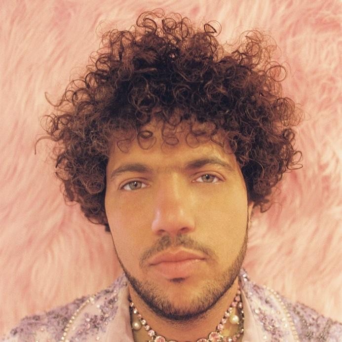 Benny Blanco w studiu nagraniowym, prawdopodobnie podczas sesji z innym artystą.