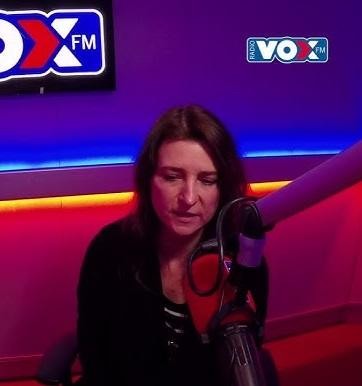 Renata Dąbkowska podczas występu na scenie.
