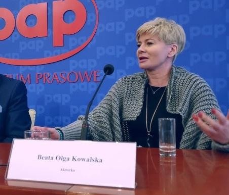 Panorama Warszawy o zmierzchu, ukazująca mieszankę architektury historycznej i nowoczesnej.